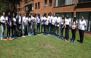 In the framework of the Swachhata Hi Seva 2024 campaign, the Mission organized a cleaning day in the Central Santa Barbara Park led by Ambassador Vanlalhuma.